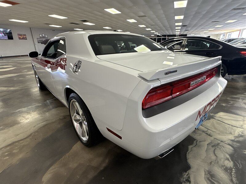 Used 2014 Dodge Challenger R/T RWD image 5