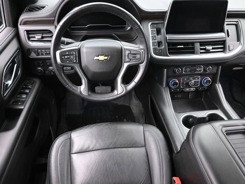 Used 2022 Chevrolet Suburban LT w/ Luxury Package image 15