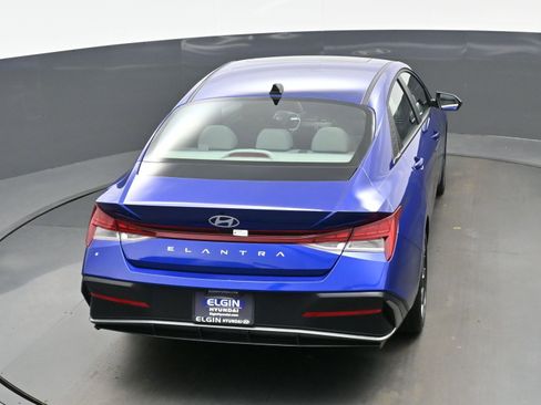 Certified 2025 Hyundai Elantra SEL image 38