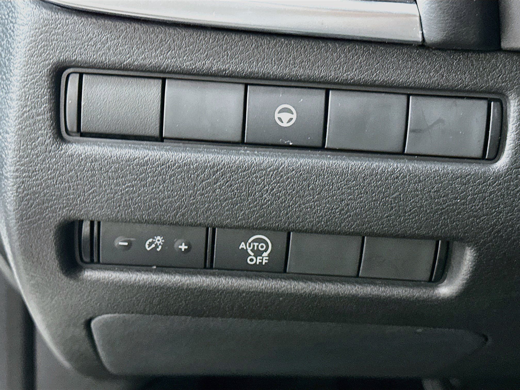 Used 2023 Nissan Rogue SV FWD image 16