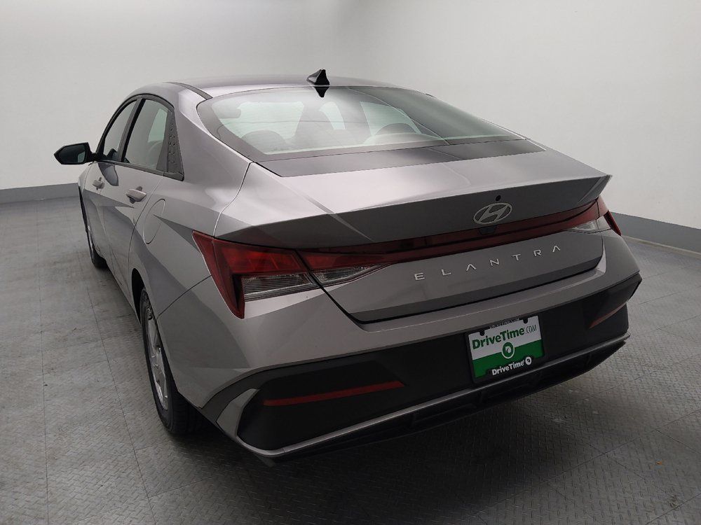 Used 2025 Hyundai Elantra SE FWD image 6