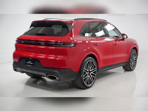 Certified 2025 Porsche Cayenne image 10