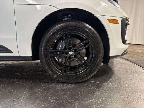 Used 2024 Porsche Macan AWD/4WD image 19