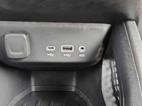 Used 2023 Chevrolet TrailBlazer RS w/ Sun and Liftgate Package FWD image 17