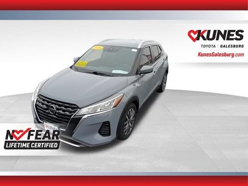 Used 2021 Nissan Kicks SV image 1