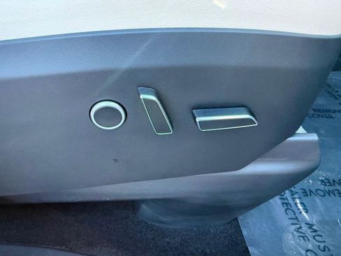 Used 2023 Tesla Model X image 33