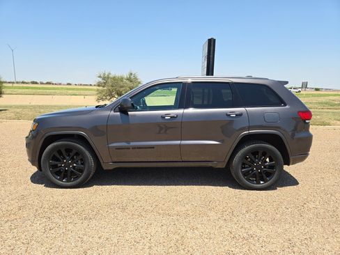 Used 2019 Jeep Grand Cherokee Altitude AWD/4WD image 2