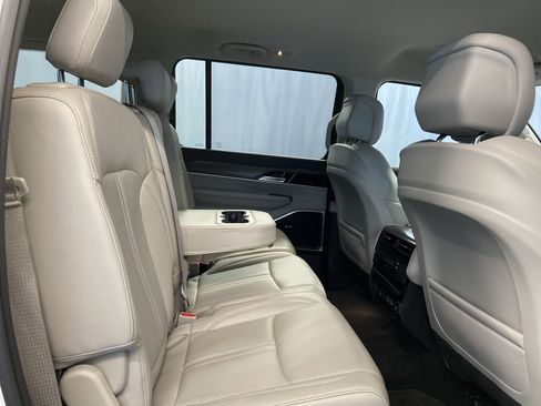 Used 2024 Jeep Wagoneer Series II w/ Flexible Seating Group image 48