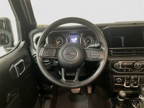 Used 2025 Jeep Gladiator Sport image 12