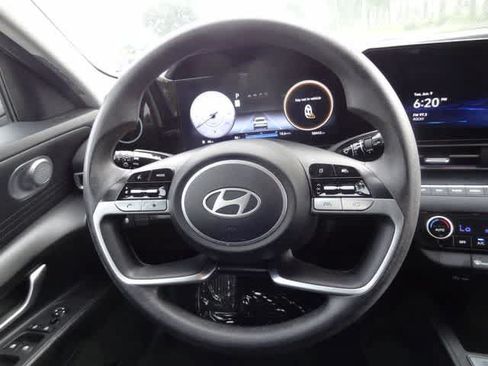 Used 2024 Hyundai Elantra SEL FWD image 11