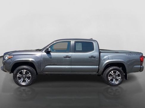 Used 2018 Toyota Tacoma TRD Sport AWD/4WD image 8