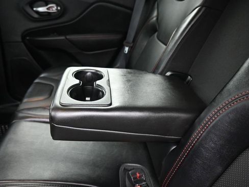 Used 2022 Jeep Cherokee Trailhawk w/ Premium Leather Package image 33