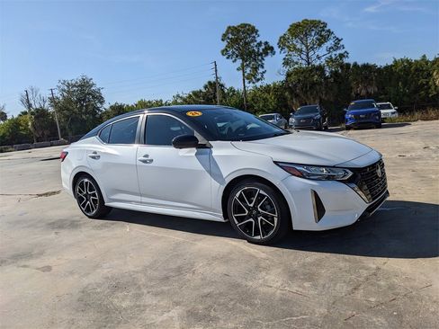 Used 2024 Nissan Sentra SR w/ SR Premium Package image 3