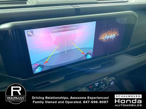 Used 2025 Jeep Gladiator Rubicon w/ Convenience Group image 9