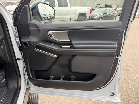 Used 2025 Ford Expedition Platinum AWD/4WD image 21