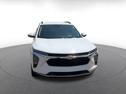 Used 2025 Chevrolet Trax LT FWD image 4