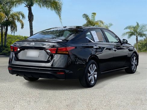 Certified 2025 Nissan Altima 2.5 S image 4