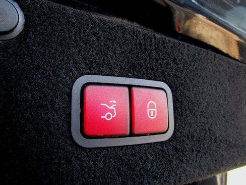 Used 2018 Mercedes-Benz S 560 4MATIC Sedan image 40