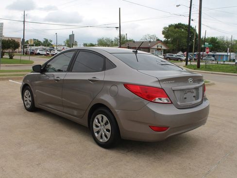 Used 2017 Hyundai Accent SE FWD image 11