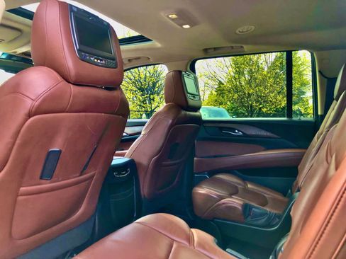 Used 2016 Cadillac Escalade ESV Luxury image 6