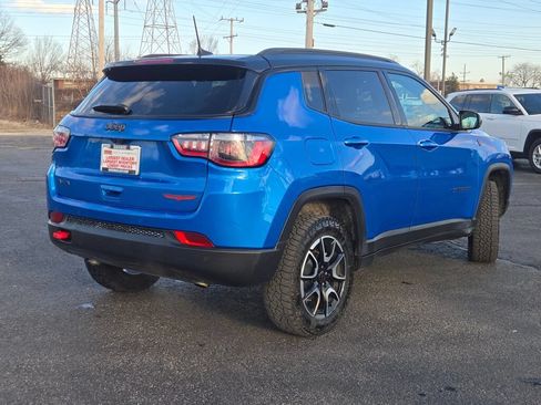 Used 2025 Jeep Compass Trailhawk AWD/4WD image 12