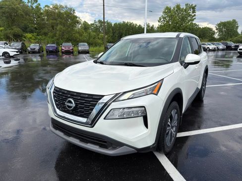 Used 2023 Nissan Rogue SV AWD/4WD image 3