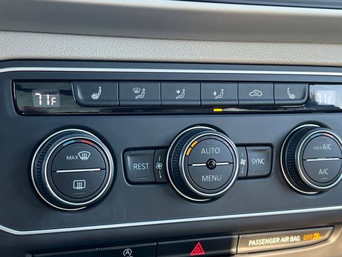 Used 2021 Volkswagen Atlas SE image 21