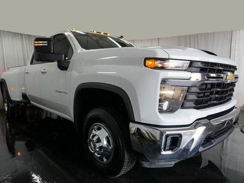 Used 2025 Chevrolet Silverado 3500 LT w/ Convenience Package image 2