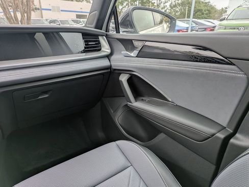 New 2026 Volkswagen Tiguan SE R-Line FWD image 20