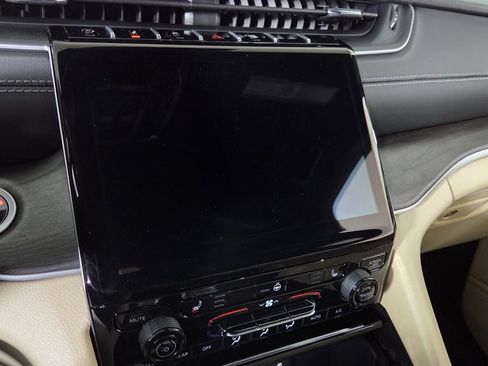 New 2025 Jeep Grand Cherokee Limited image 22