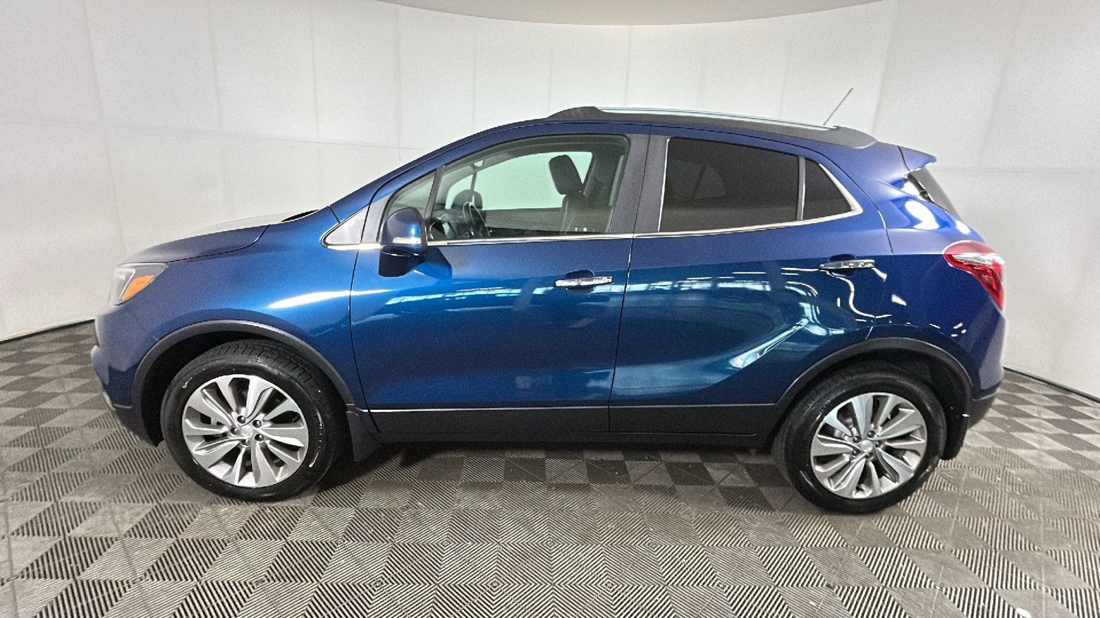 Used 2019 Buick Encore Preferred AWD/4WD image 7