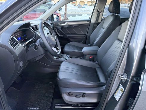 Certified 2023 Volkswagen Tiguan SE w/ Panoramic Sunroof Package image 6