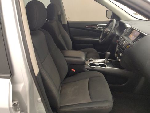 Used 2020 Nissan Pathfinder S image 21