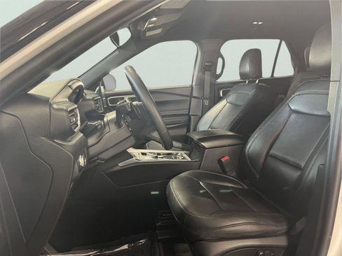 Used 2020 Ford Explorer XLT w/ Equipment Group 202A AWD/4WD image 7