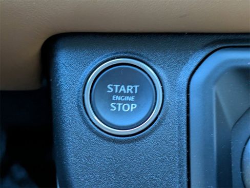 Used 2024 Land Rover Defender 90 X-Dynamic SE image 33