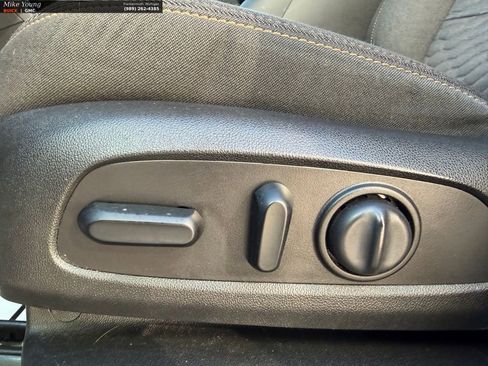 Certified 2019 Chevrolet Equinox LT w/ Driver Convenience Package image 19