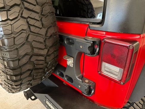 Used 2014 Jeep Wrangler Unlimited Rubicon w/ Connectivity Group AWD/4WD image 82