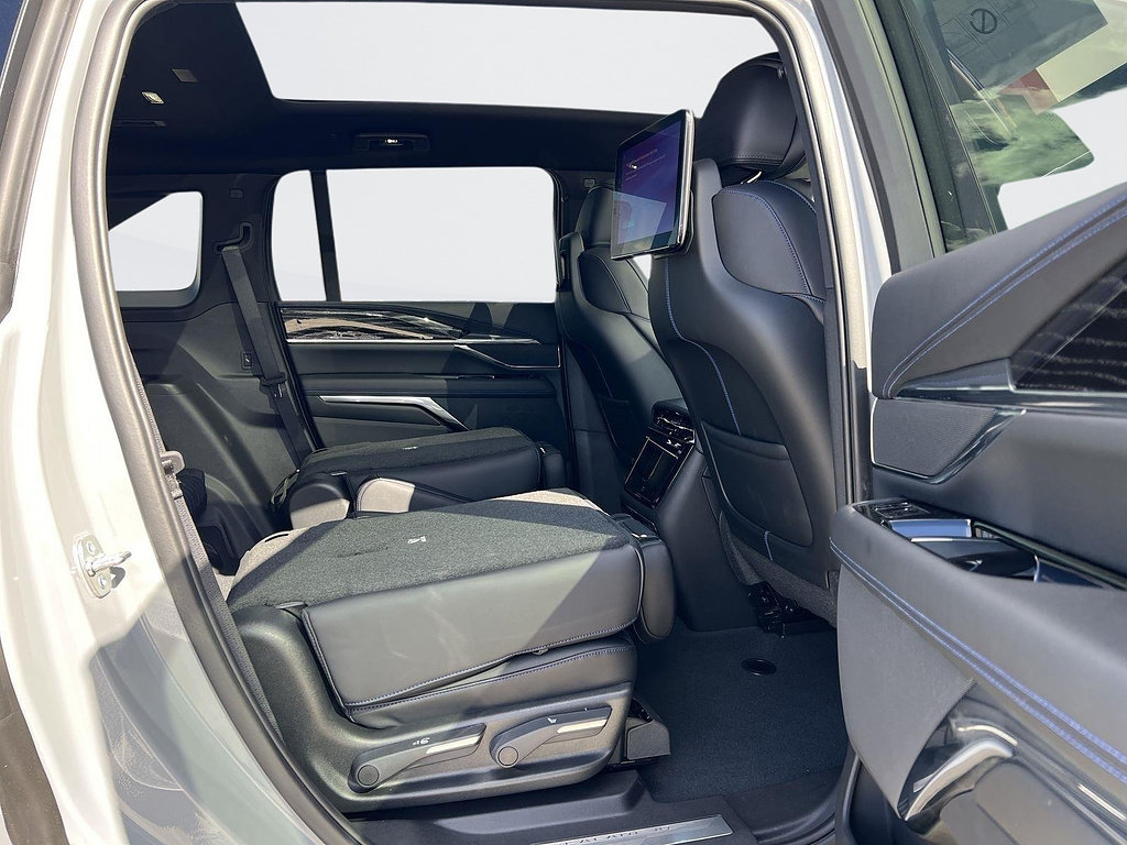 New 2026 Cadillac Escalade IQ Luxury 1 AWD/4WD image 32