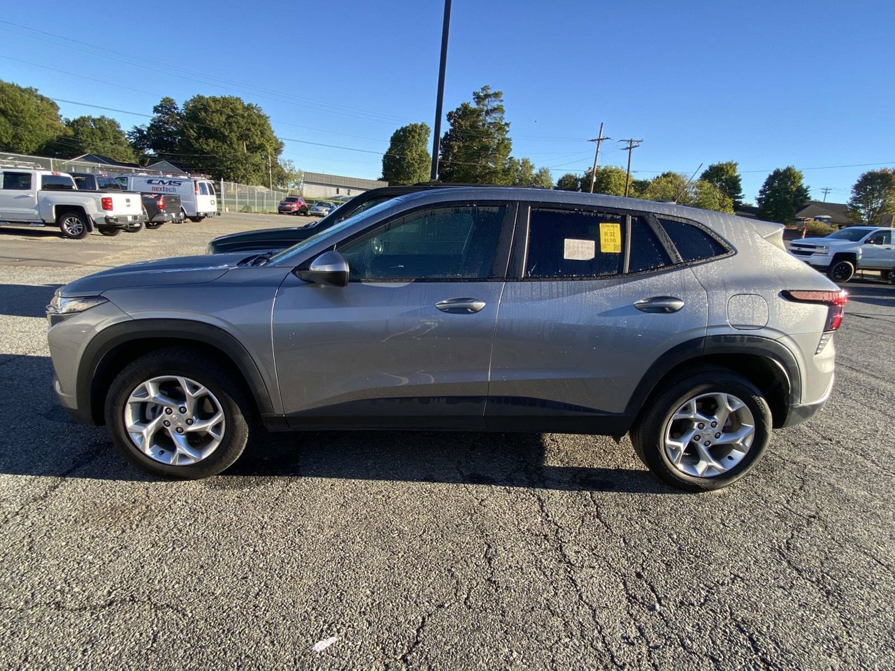 Used 2025 Chevrolet Trax LS w/ LS Convenience Package FWD image 5