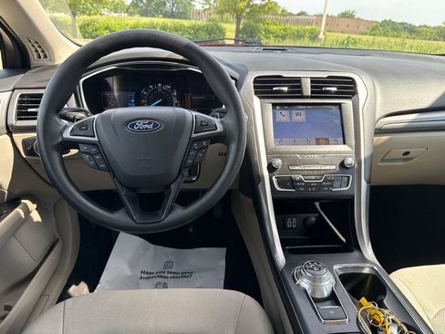 Used 2019 Ford Fusion SE AWD/4WD image 10
