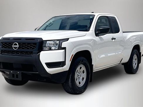 Used 2025 Nissan Frontier S RWD image 2