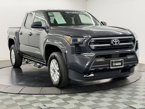 Used 2025 Toyota Tacoma SR5 AWD/4WD image 8