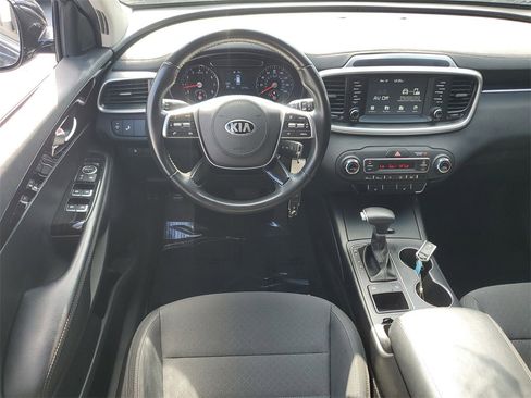 Used 2019 Kia Sorento S image 13