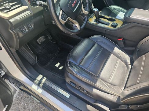 Used 2017 GMC Acadia Denali w/ Technology Package AWD/4WD image 30