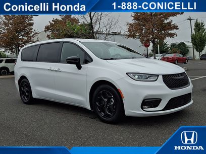Used 2024 Chrysler Pacifica Limited