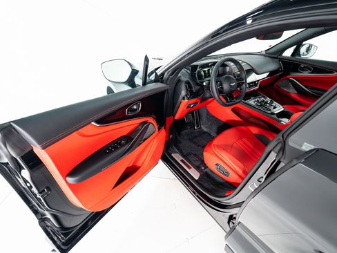 Used 2025 Aston Martin DBX 707 image 9