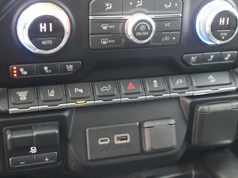 Used 2020 GMC Sierra 3500 Denali w/ Denali Ultimate Package image 29