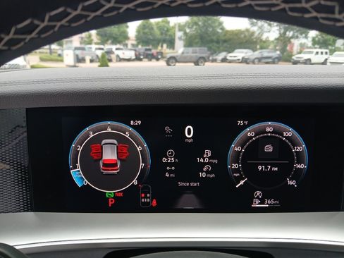 New 2026 Volkswagen Tiguan SE FWD image 13