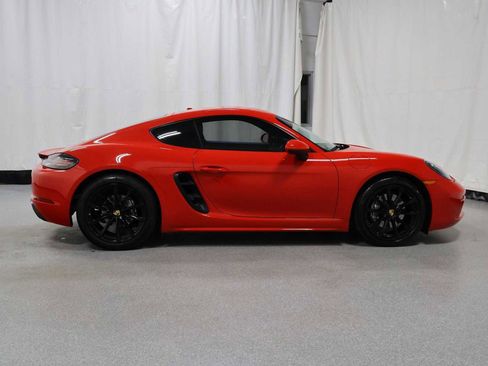 Used 2018 Porsche 718 Cayman RWD image 9