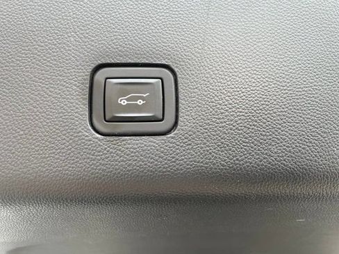Used 2020 Chevrolet Traverse LT w/ LPO, Cargo Package AWD/4WD image 17